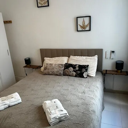Sofia Holiday-150 M From Arenal And Free Parking Apartament